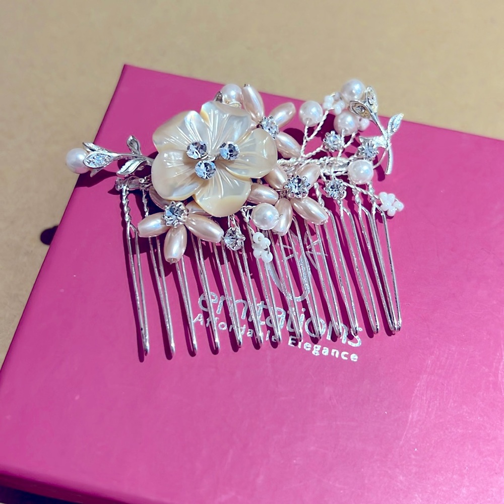 Gorgeous Delicate Vintage Inspired Hair Comb